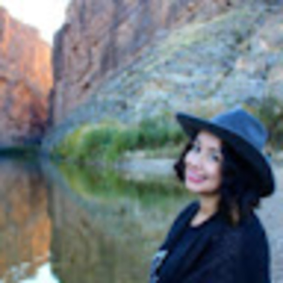 Meet your Posher, Luisana - Picture 1 of 1